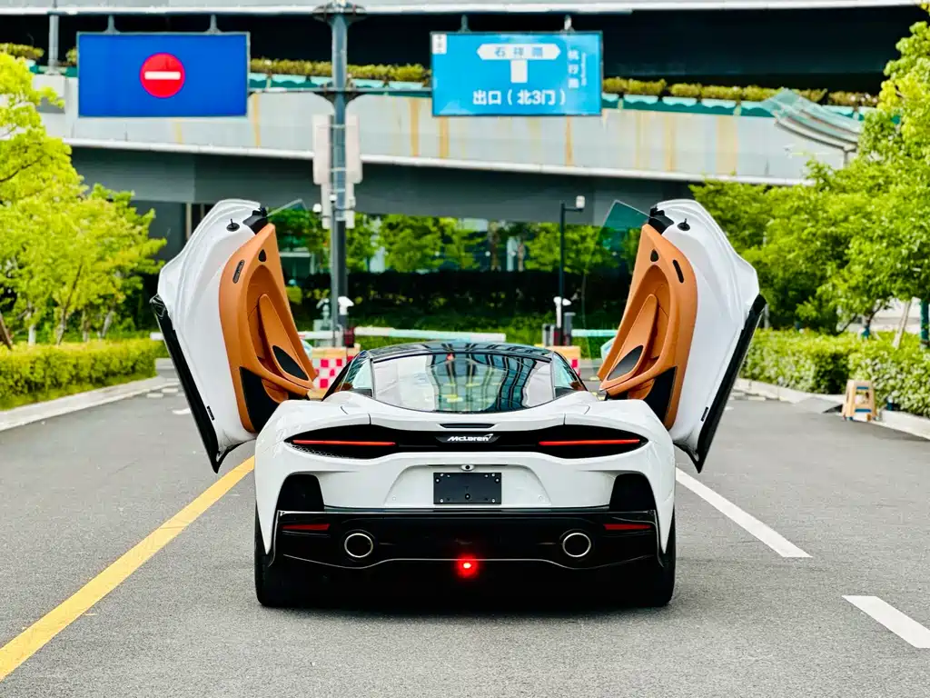 McLaren GT 2023 — фото 11