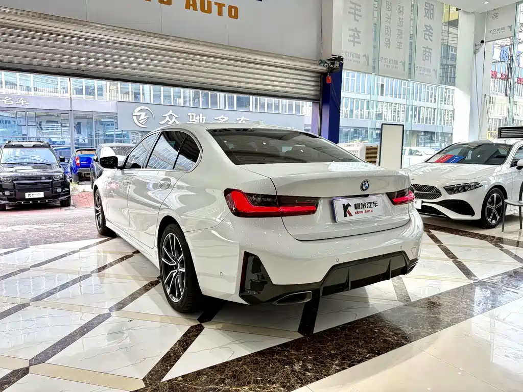 BMW 3 Series 2023 — фото 12