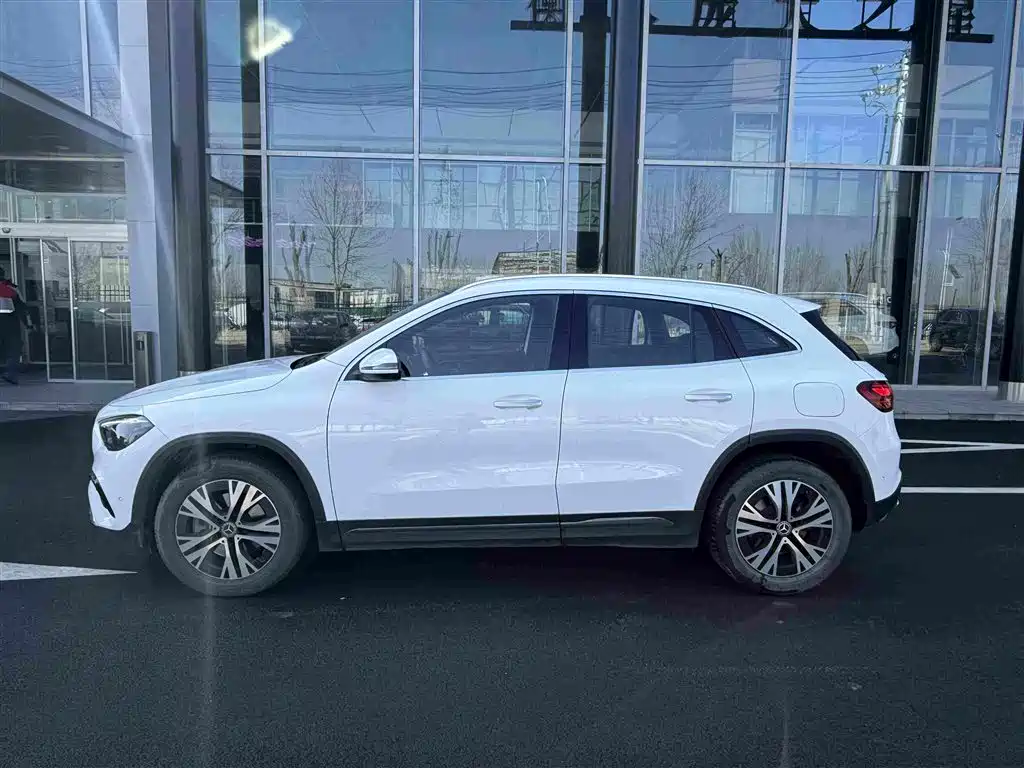 Mercedes-Benz GLA 2024 — фото 3