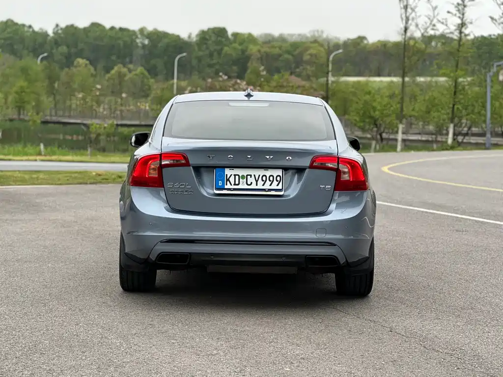Volvo S60 2016 — фото 15