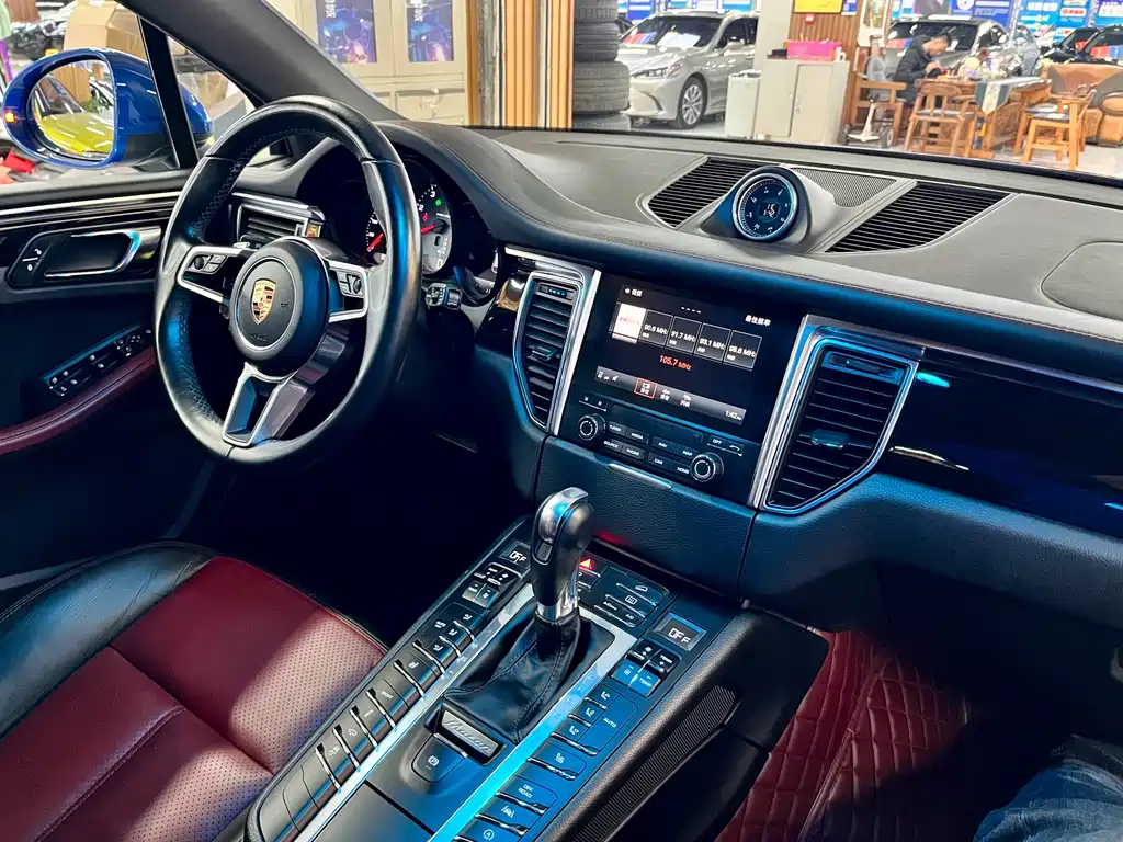Porsche Macan 2017 — фото 16