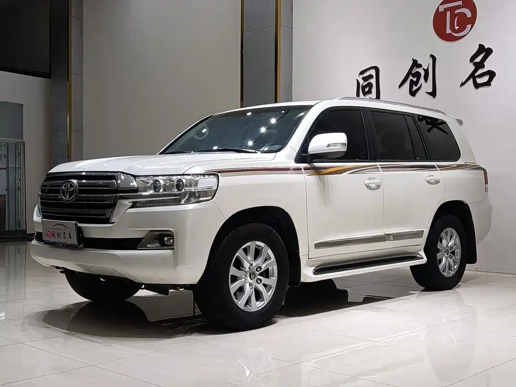 Toyota Land Cruiser 2020 — фото 1