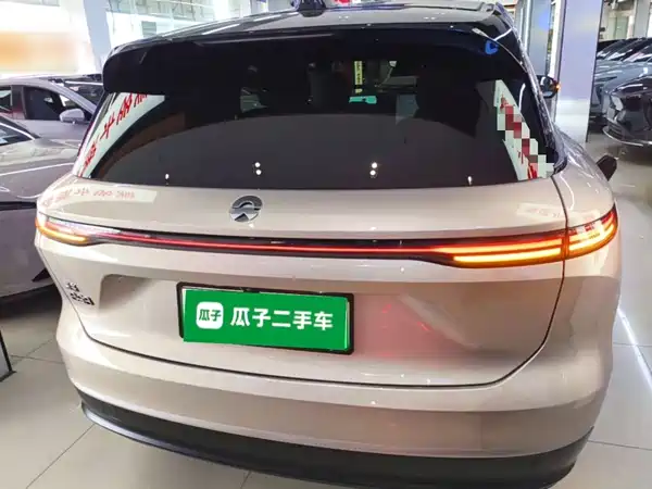 NIO ES8 2023