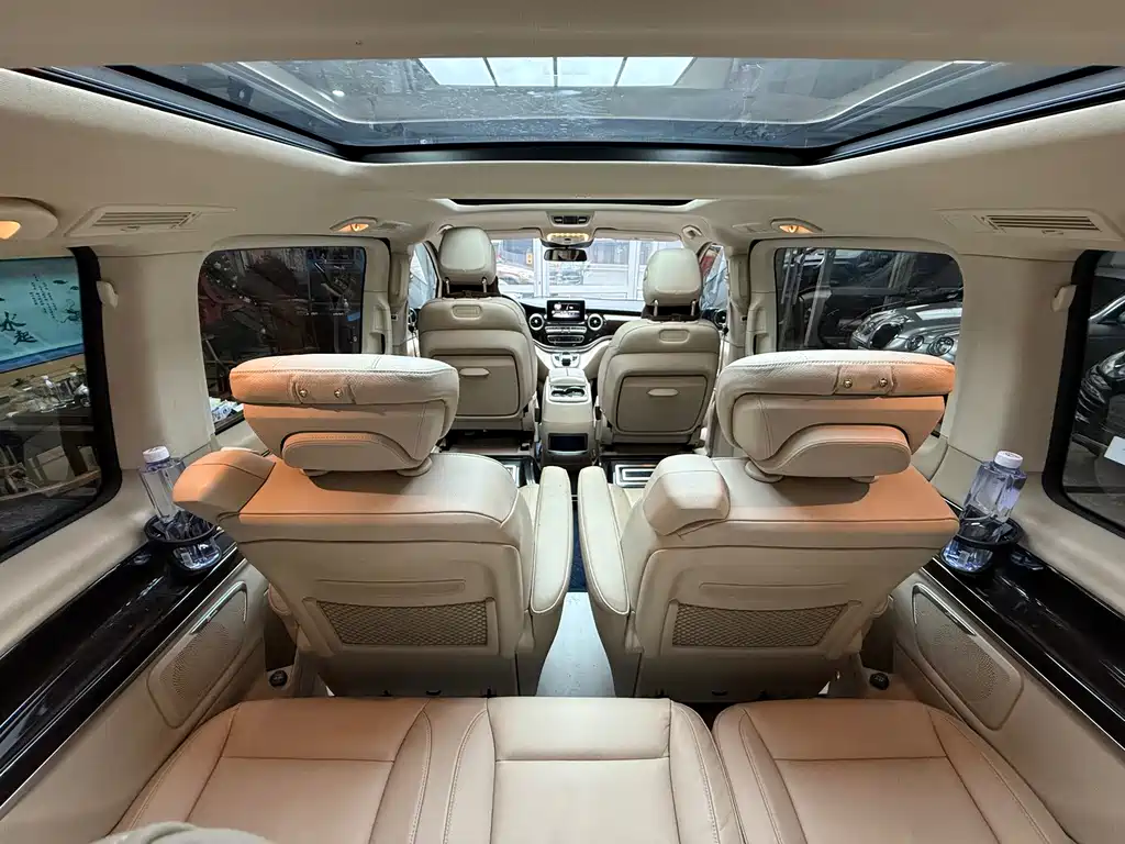 Mercedes-Benz V-Class 2017 — фото 28