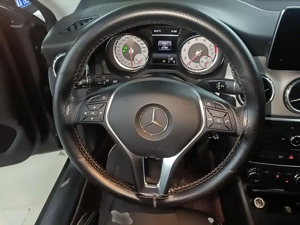 Mercedes-Benz GLA 2016 — фото 11