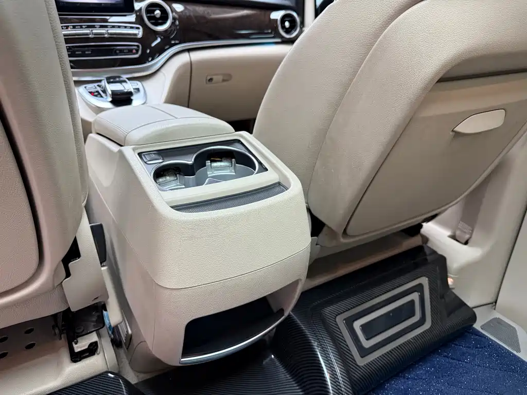 Mercedes-Benz V-Class 2017 — фото 15