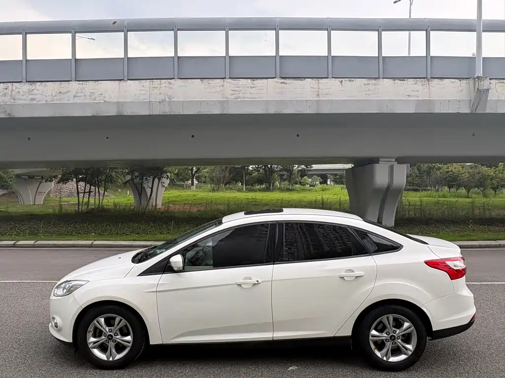 Ford Focus 2015 — фото 4