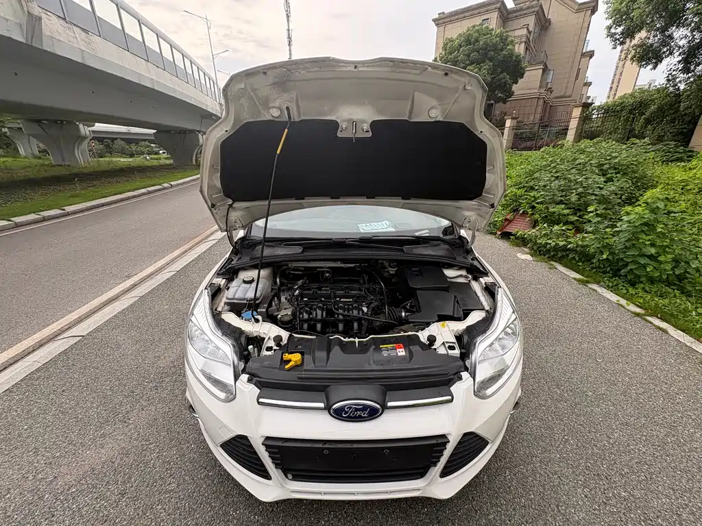 Ford Focus 2015 — фото 19