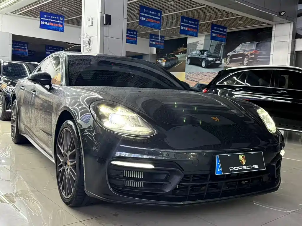 Porsche Panamera 2023