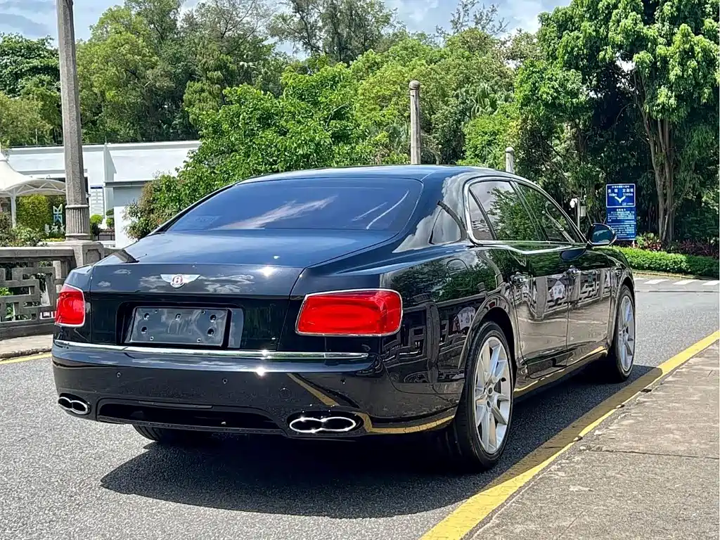 Bentley Flying Spur 2018 — фото 6