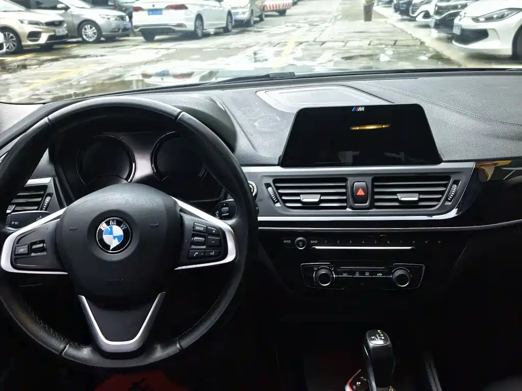 BMW 1 Series 2018 — фото 9