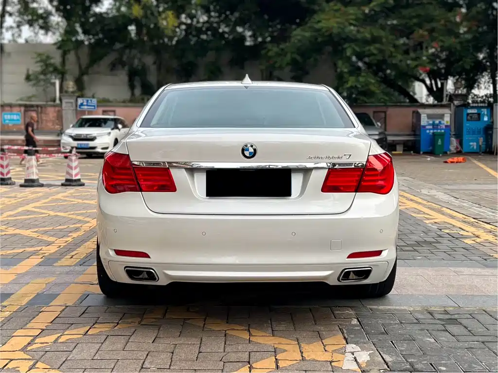 BMW 7 Series 2013 — фото 10