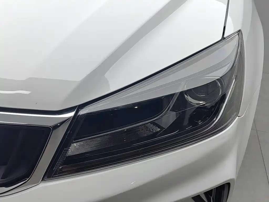 Geely Emgrand 2021