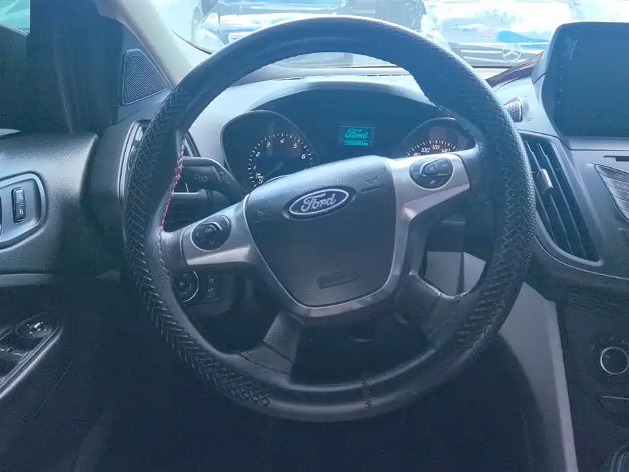 Ford Kuga 2013 — фото 15