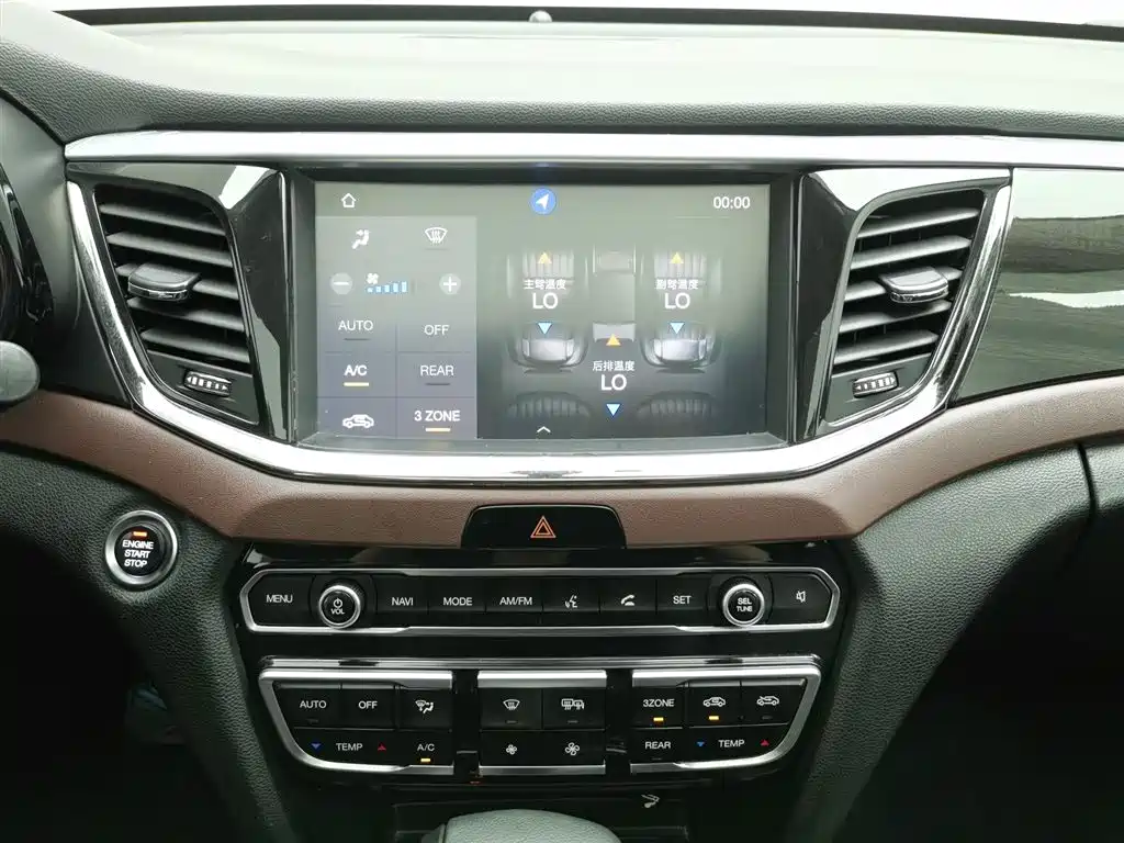 GAC Motor Trumpchi GS8 2018 — фото 12