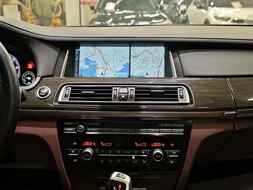 BMW 7 Series 2014 — фото 13