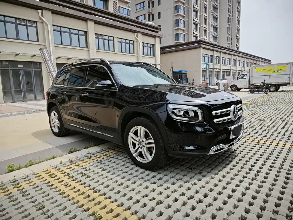 Mercedes-Benz GLB 2023