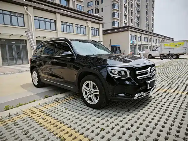 Mercedes-Benz GLB 2023