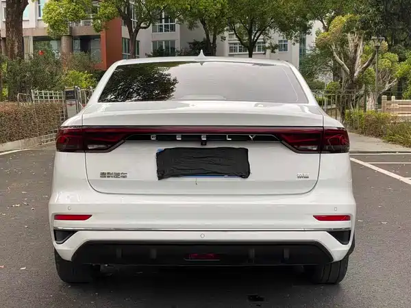 Geely Emgrand 2023