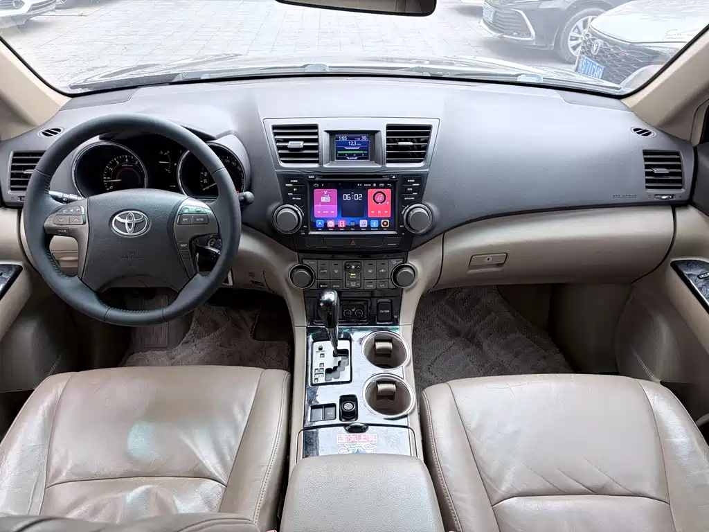 Toyota Highlander 2010 — фото 10