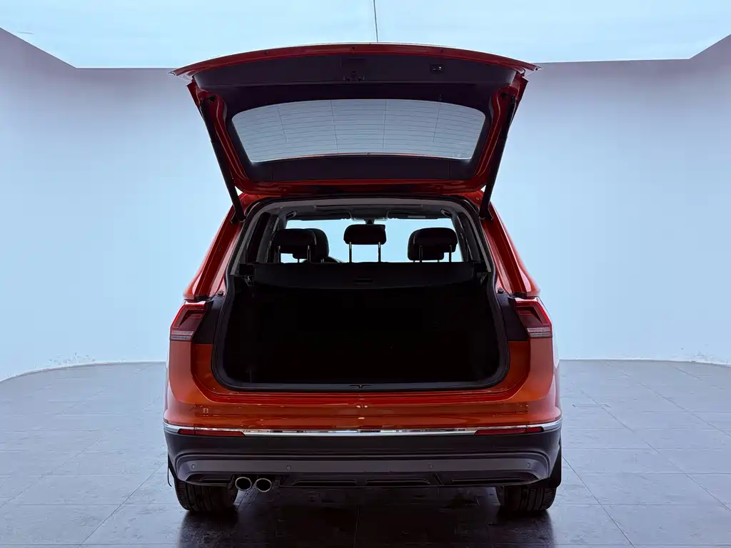 Volkswagen Tiguan L 2017 — фото 23