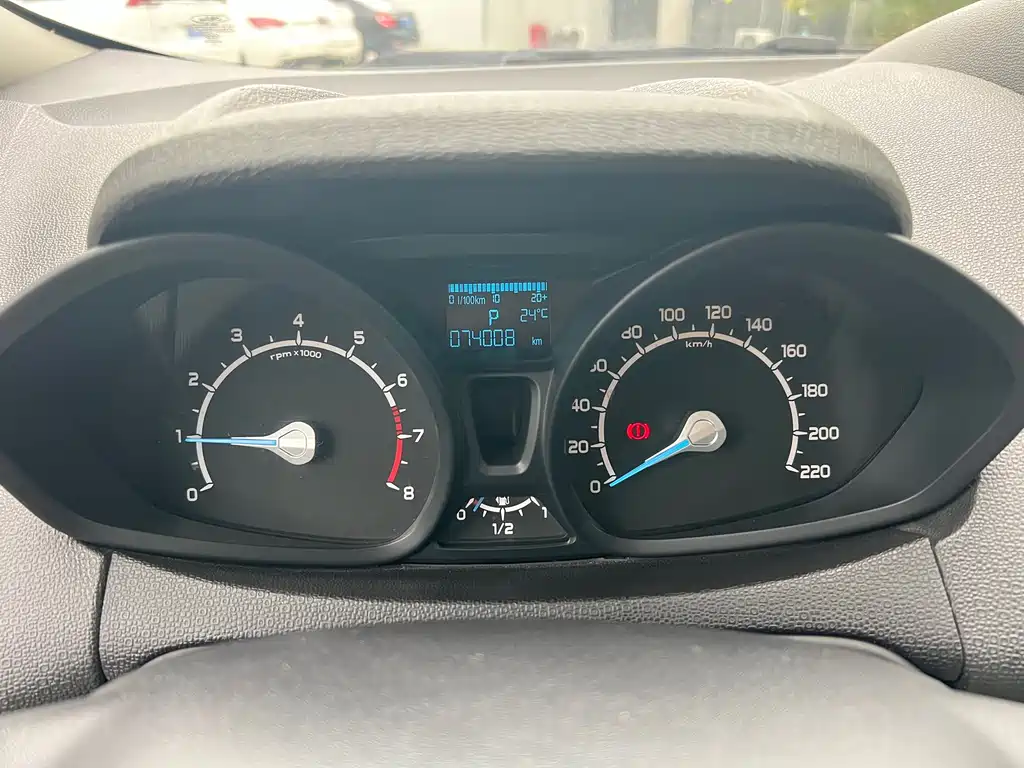 Ford Ecosport 2017 — фото 10