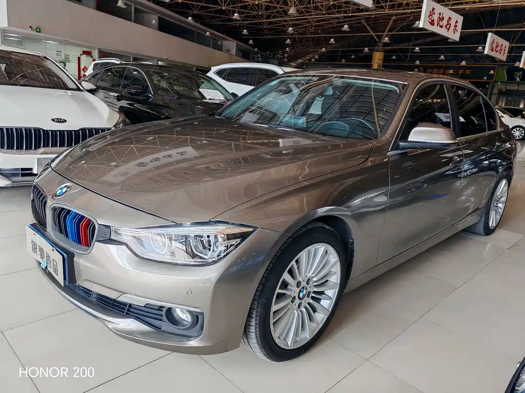 BMW 3 Series 2018 — фото 1