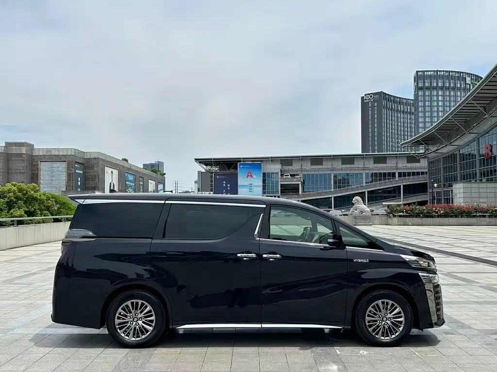 Toyota Vellfire 2023 — фото 4