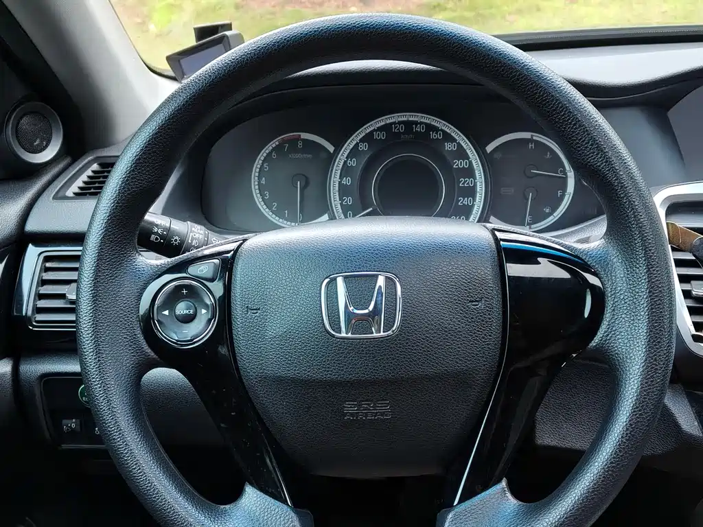 Honda Accord 2017 — фото 10