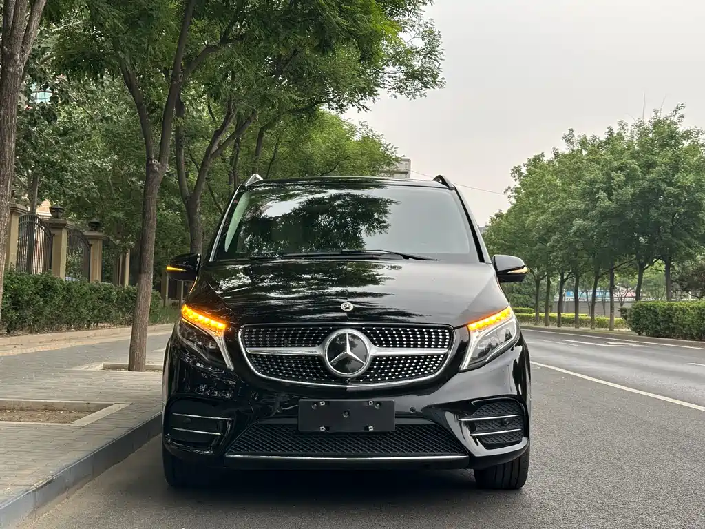 Mercedes-Benz V-Class 2022 — фото 2