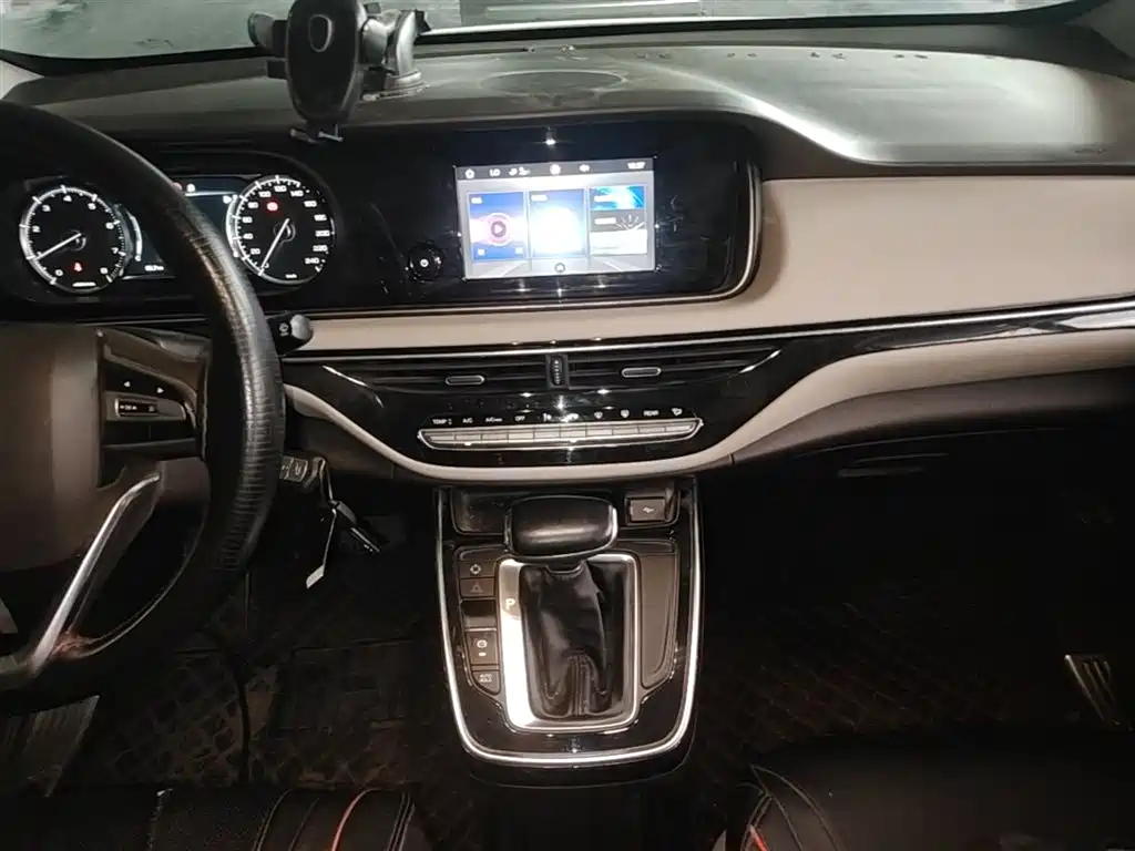 GAC Motor Trumpchi M6 2019 — фото 13