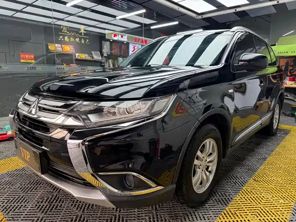 Mitsubishi Outlander 2016