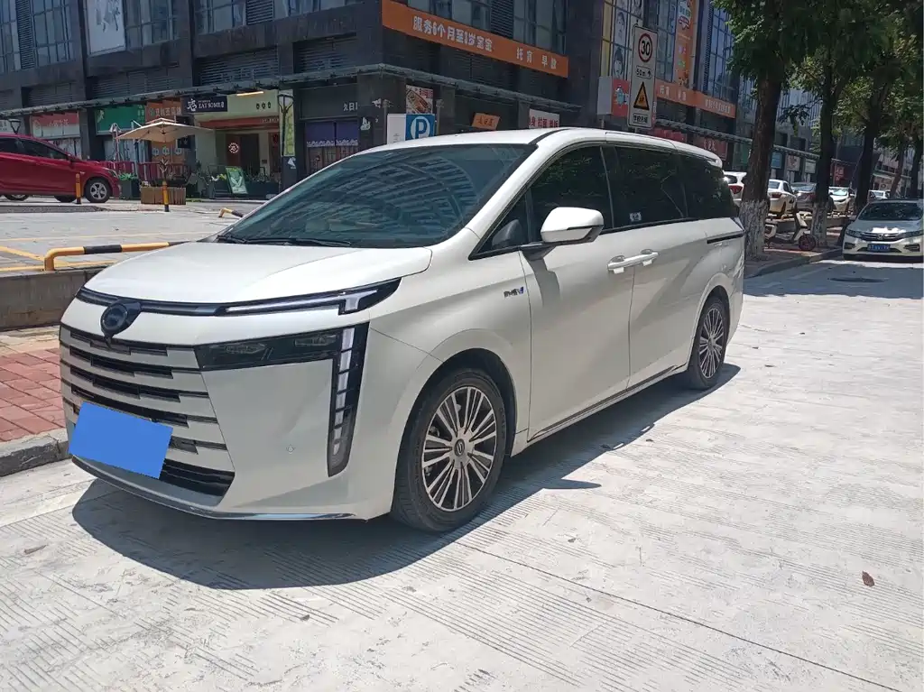GAC Trumpchi E8 PHEV 2024 — фото 1