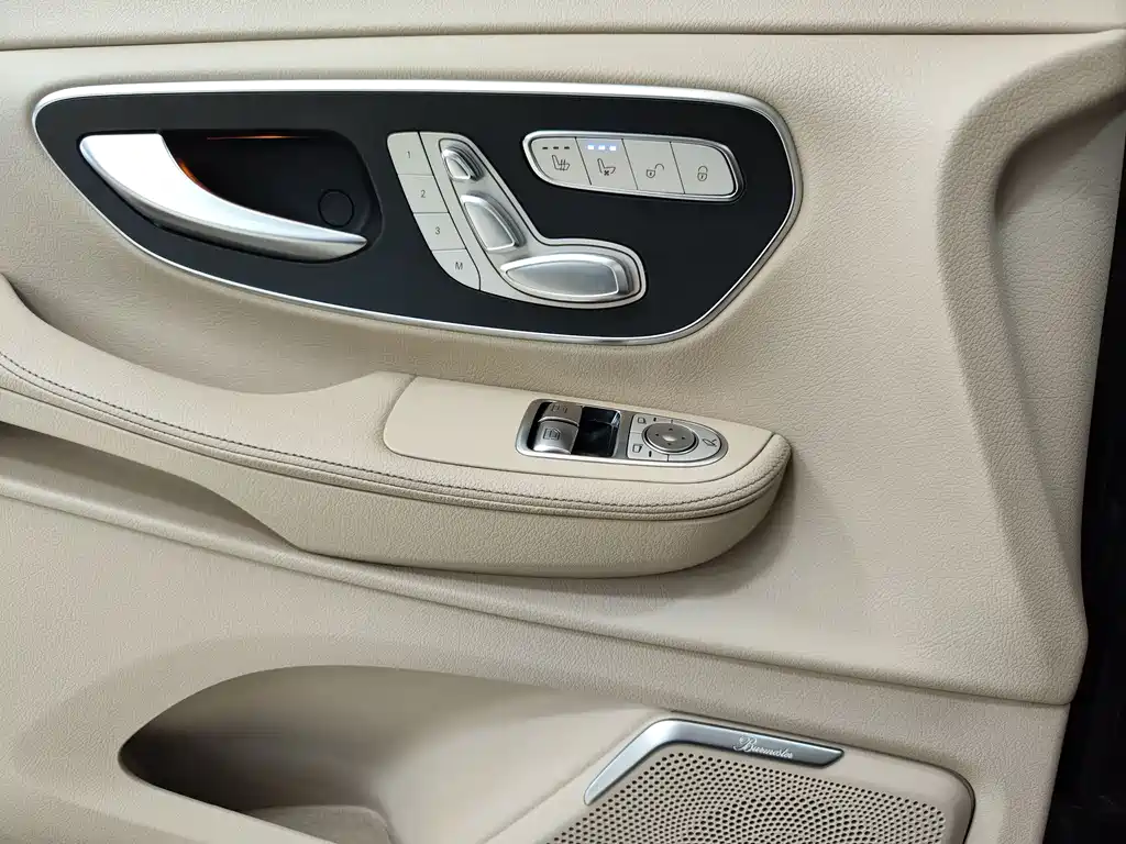 Mercedes-Benz V-Class 2019 — фото 18