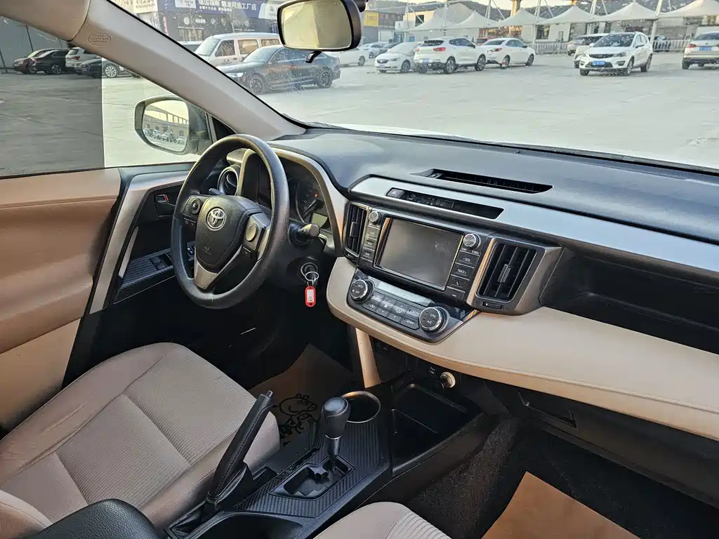 Toyota RAV4 2016 — фото 10