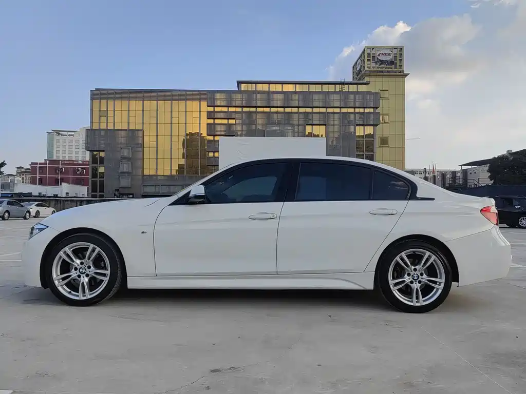 BMW 3 Series 2018 — фото 14