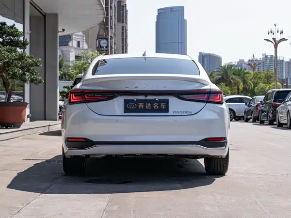 Lexus ES 2025