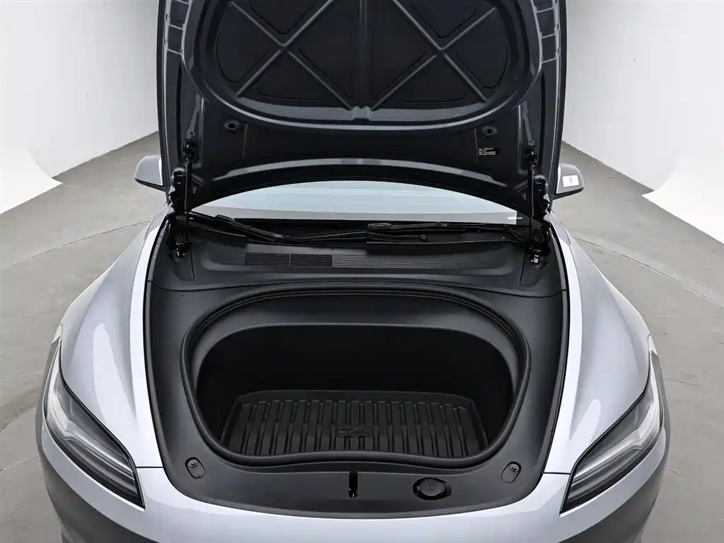 Tesla Model 3 2025 — фото 17