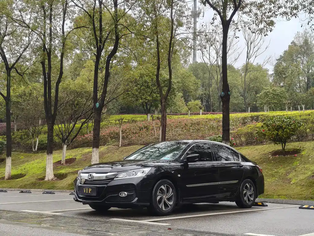 Honda Accord 2017 — фото 1