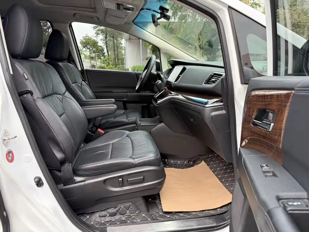 Honda Odyssey 2017 — фото 10
