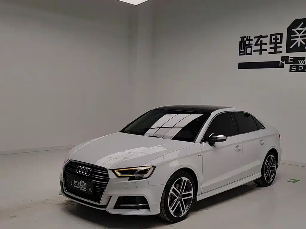 Audi A3 2017 — фото 1