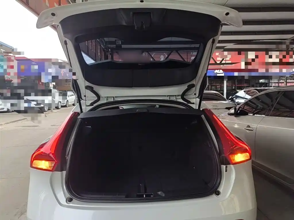 Volvo V40 2019 — фото 19
