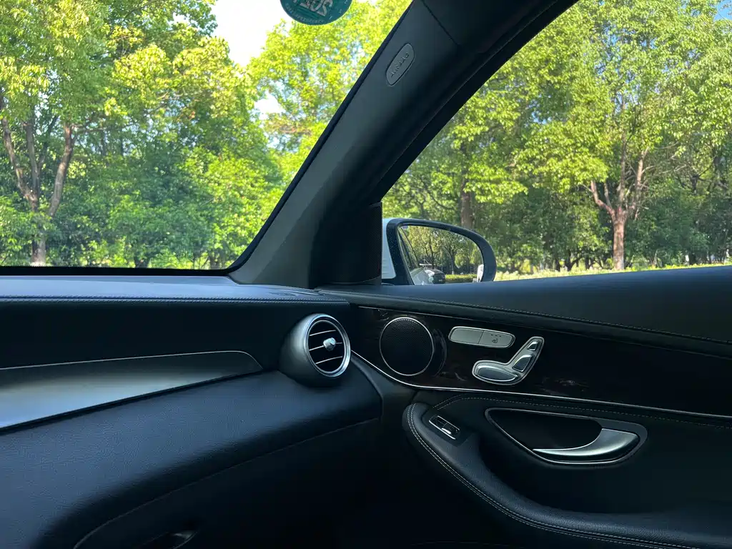 Mercedes-Benz GLC 2017 — фото 18