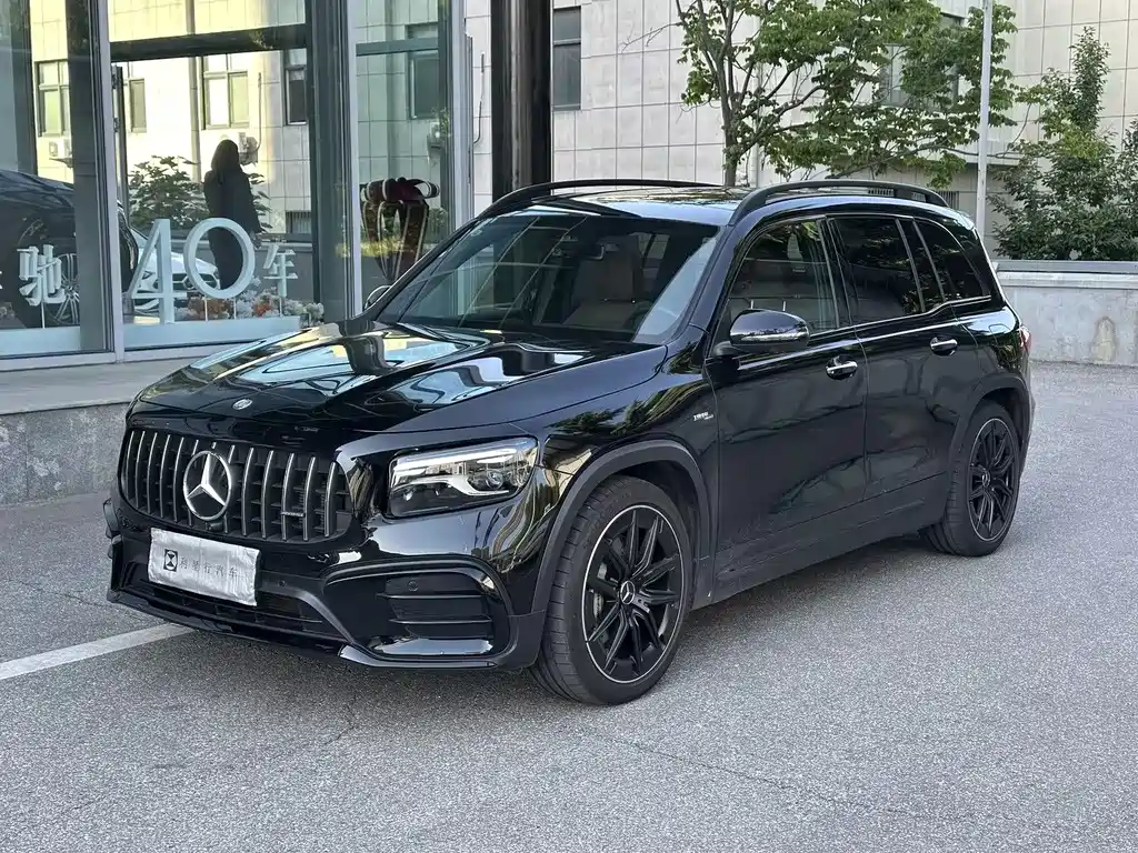 Mercedes-Benz GLB AMG 2025 — фото 1