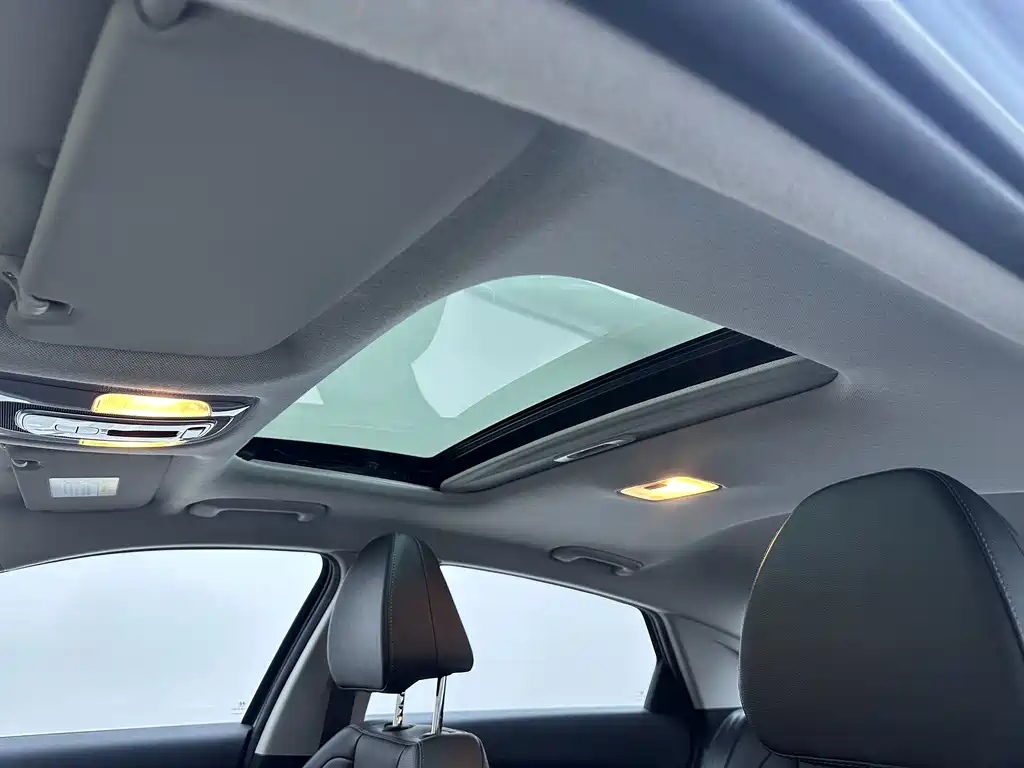 Hyundai Elantra 2023 — фото 11