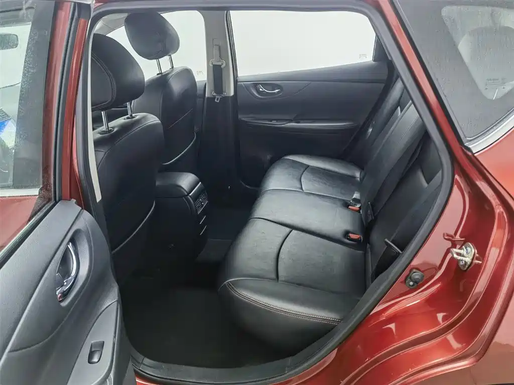 Nissan Tiida 2018 — фото 15