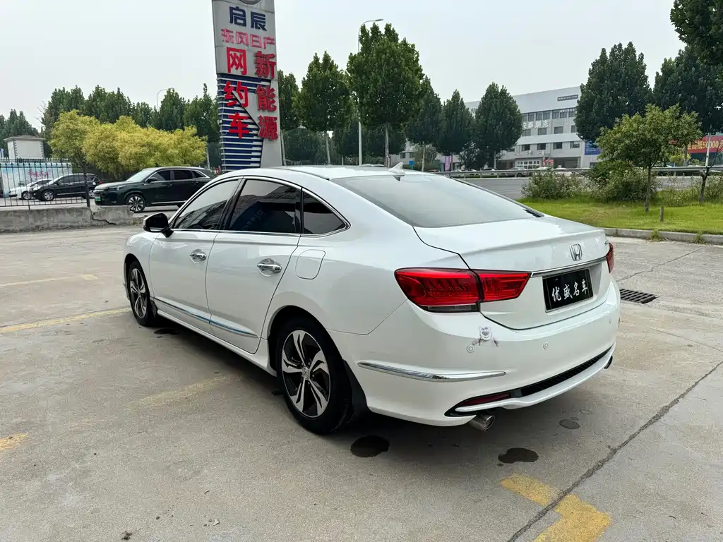 Honda Spirior 2015 — фото 15