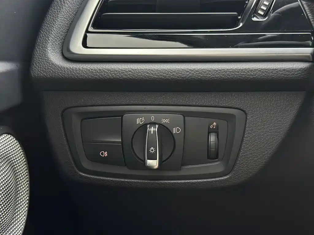 BMW 1 Series 2021 — фото 9