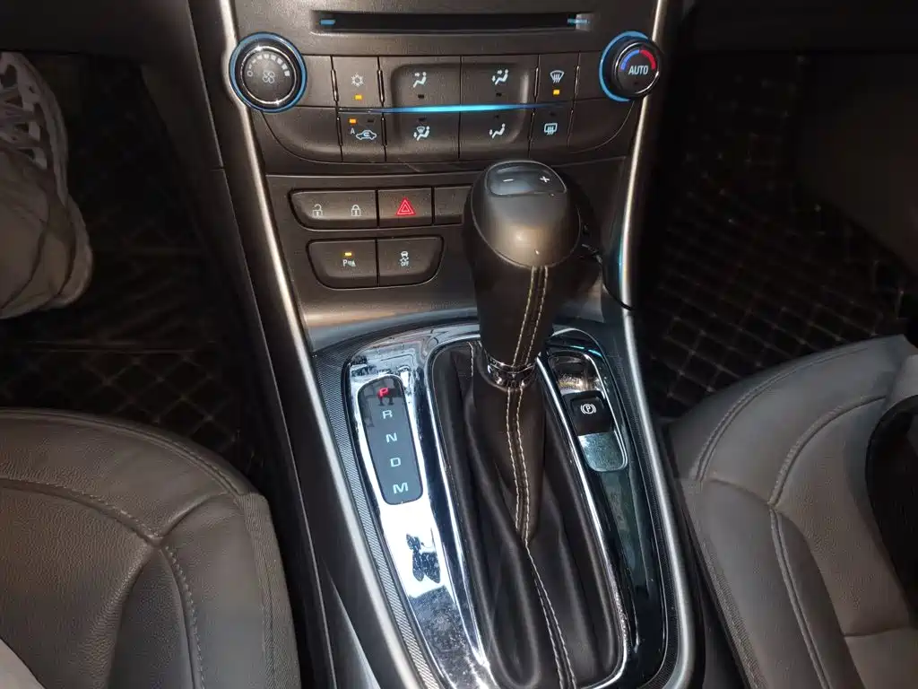 Chevrolet Malibu 2015 — фото 15