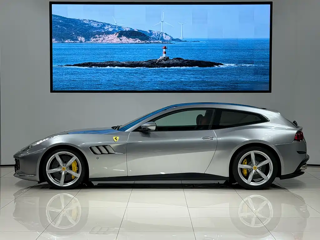 Ferrari GTC4Lusso 2019 — фото 3